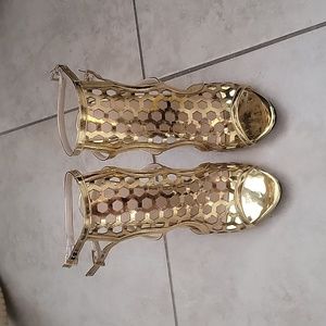EricDress sandals, size 8, gold color
